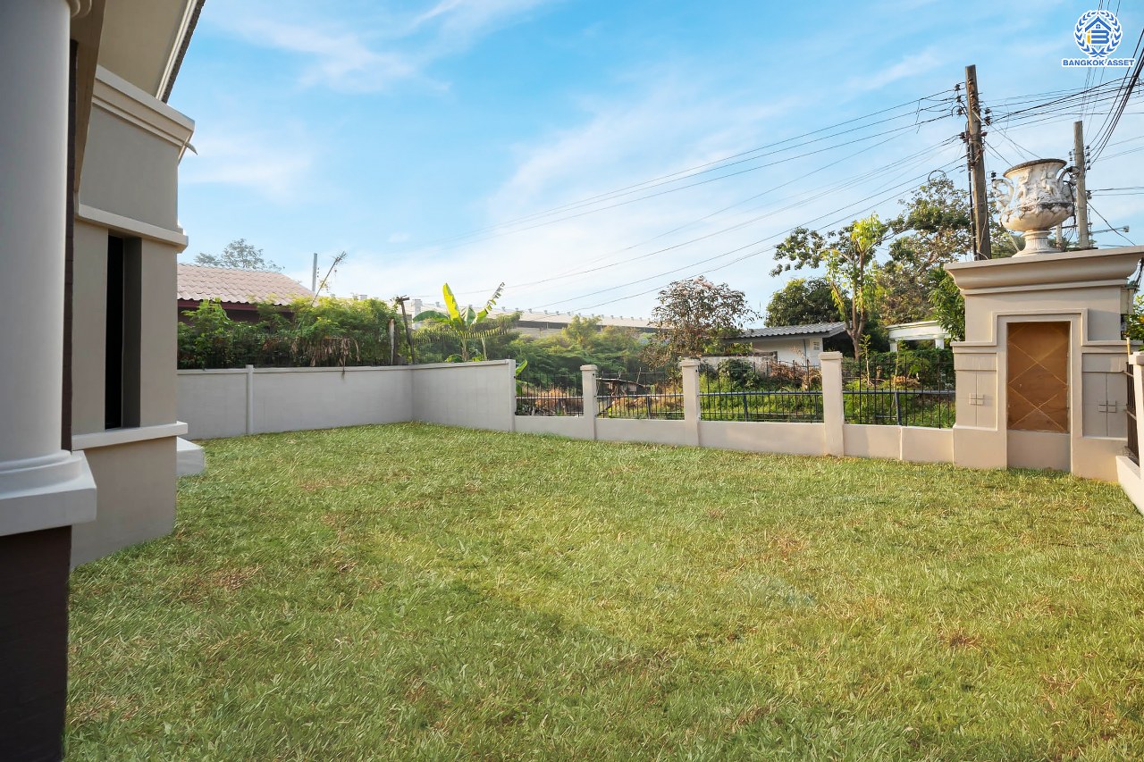 บ้านมือสองตกแต่งใหม่ โครงการ ชวนชื่น ปิ่นเกล้า บนเนื้อที่ 76.9 ตร.ว. พื้นที่ใช้สอยมากถึง 212.5 ตร.ม. ฟังก์ชันจัดเต็ม 3 ห้องนอน 3 ห้องน้ำ จอดรถได้ถึง 2 คัน พร้อมทั้งเปลี่ยนระบบสุขาภิบาลให้ใหม่ พร้อมเข้าอยู่ทันที บนทำเลศักยภาพ เชื่อมต่อหลายเส้นทาง ใกล้จุดขึ้นทางด่วน "ศรีรัช" และรถไฟฟ้าสายสีแดง "สถานีตลิ่งชัน"